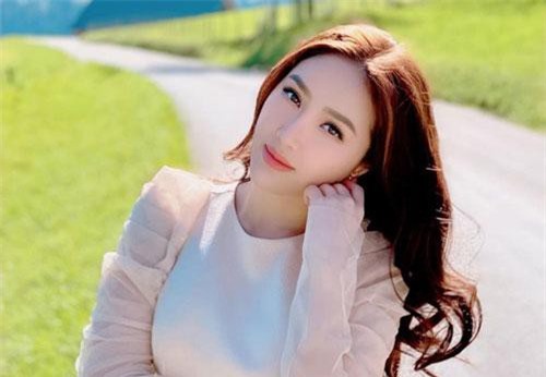 Bảo Thy lên tiếng về tin đồn lấy chồng, nghi lộ thiệp cưới