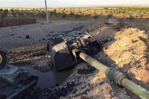 Pháo tự hành T-155 Thổ Nhĩ Kỳ bị thổi 'bay đầu' ở chiến trường Syria