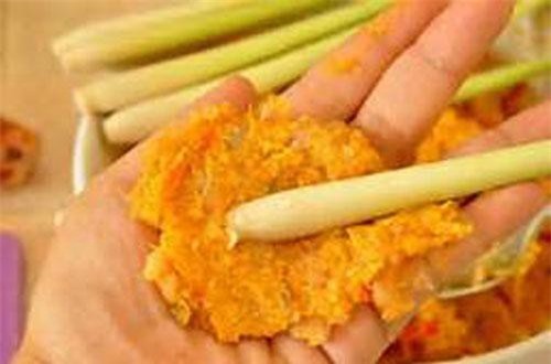 Clip: Cách làm chả cá bọc sả nướng thơm nức mũi