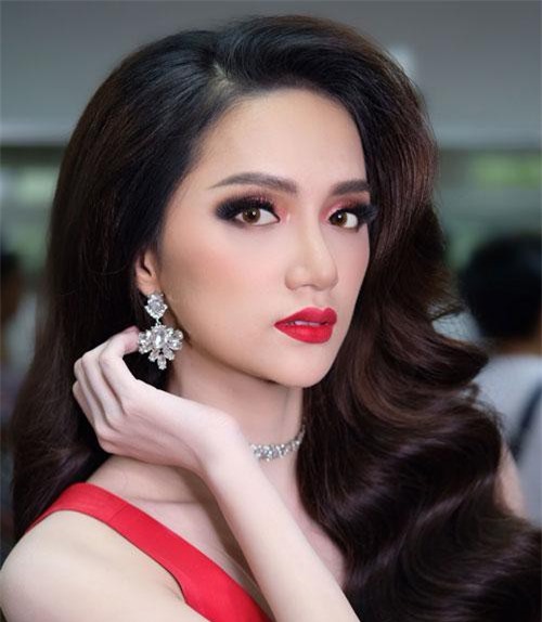 Clip: 'Ngả mũ' trước sự 'lầy lội' của Hương Giang tại Giọng hát Việt nhí