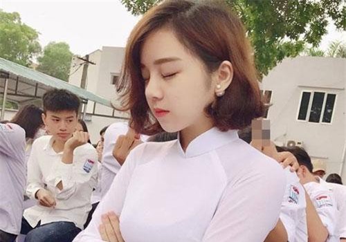 Nhã Tiên: Từ 'hot girl ngủ gật' lột xác thành 'gái hư' gợi cảm phát sợ