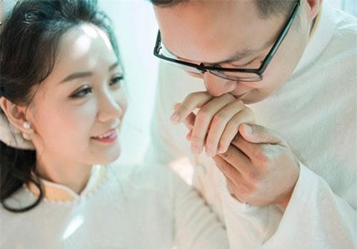 Lộ diện chồng sắp cưới điển trai của BTV Thu Hà