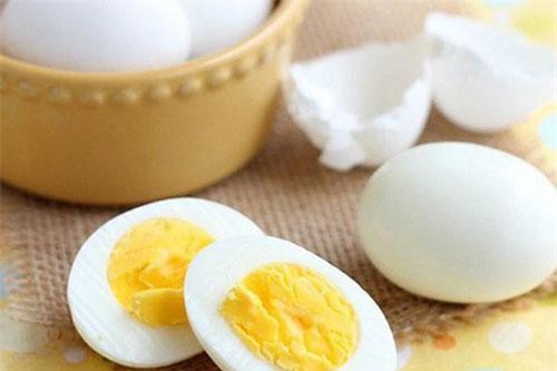 Đừng để 'chết tức tưởi' vì ăn trứng sai cách như người đàn ông này