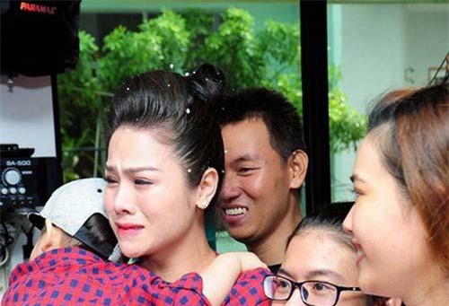 Nhật Kim Anh công khai van xin chồng cũ cho được gặp con khiến fan đau lòng