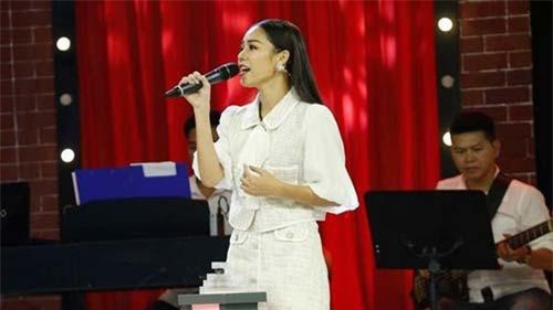 Ninh Dương Lan Ngọc hát dở, phá hit vẫn được khen hay hơn 'Thánh cover triệu view' Hương Ly