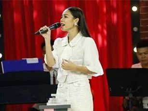 Ninh Dương Lan Ngọc hát dở, phá hit vẫn được khen hay hơn 'Thánh cover triệu view' Hương Ly