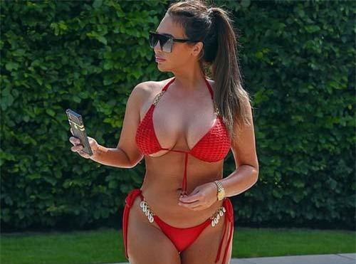 Siêu vòng 3 nóng bỏng cùng quê David Beckham diện bikini