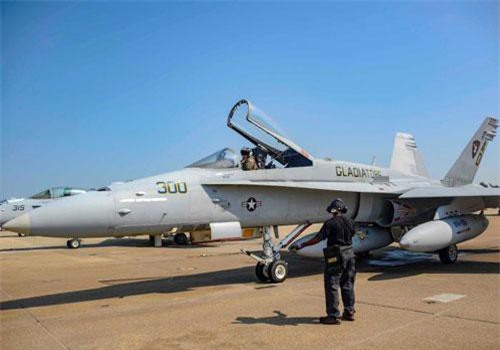 Tiêm kích F/A-18C cuối cùng của Không quân Mỹ đã chính thức 'về hưu'
