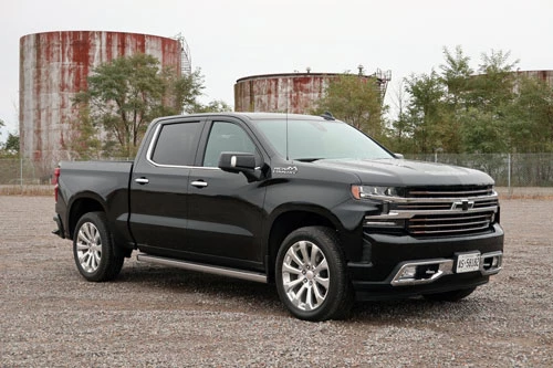 3. Chevrolet Silverado (doanh số: 44.373 chiếc).