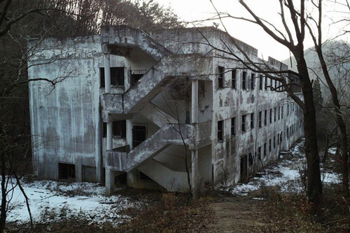 Những nơi có tà khí như thế này nên hạn chế đến