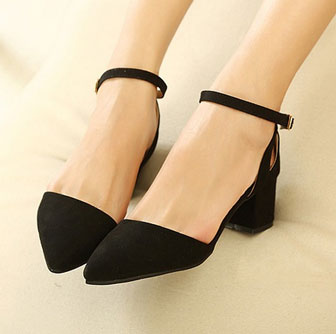 Cách chọn giày cao gót phù hợp dáng các cô nàng chân ngắn