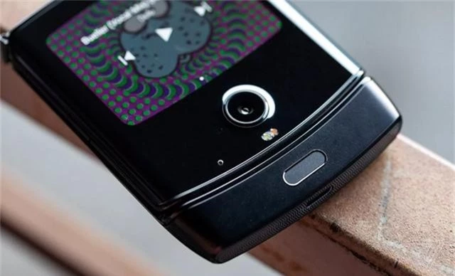 Chính thức: Motorola Razr được hồi sinh, giá bán 1.500 USD - Ảnh 6.