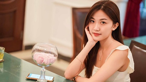 Nhan sắc đời thật ngọt ngào của Trà tiểu tam "Hoa hồng trên ngực trái"