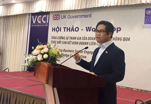 Ông Vũ Tiến Lộc (Chủ tịch VCCI) phát biểu khai mạc sự kiện. Ảnh: LV