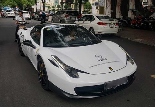 Ferrari 458 Spider của Đặng Lê Nguyên Vũ "bát phố" Sài Gòn