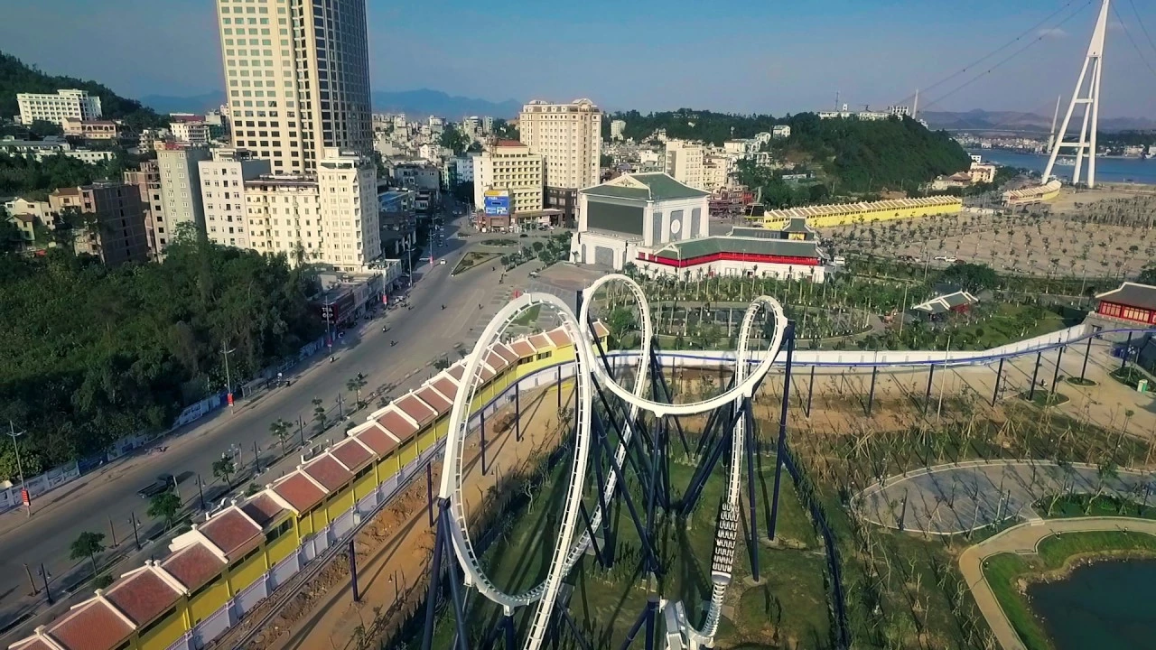 Trò chơi Phi Long thần tốc – tàu lượn siêu tốc dài nhất châu Á, của Dragon Theme Park