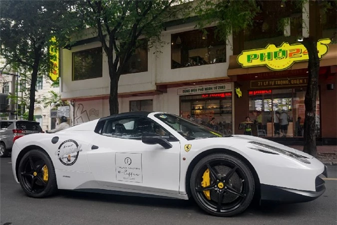 Ferrari 458 Spider cua Dang Le Nguyen Vu 