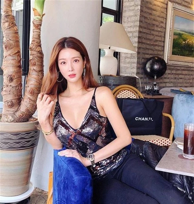 Mặt xinh, vòng một đẹp, nhà giàu, cô nàng blogger này đích thị là cực phẩm crush của giới game thủ - Ảnh 14.