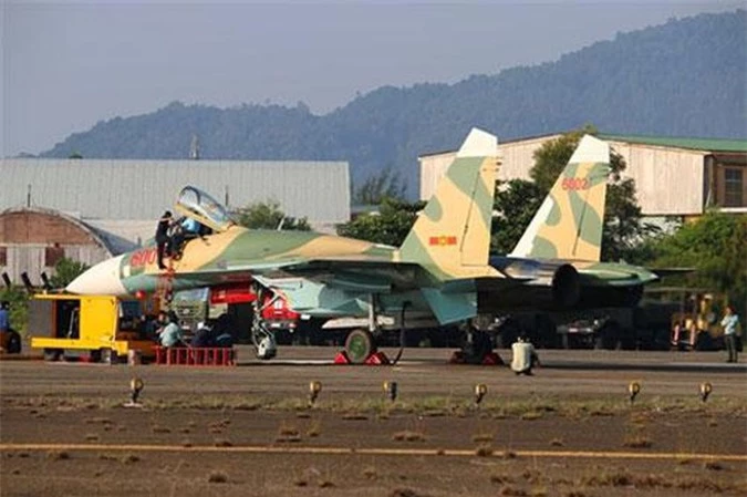 Viet Nam sap nhan lai tiem kich Su-27UBK sau dai tu o Belarus-Hinh-4