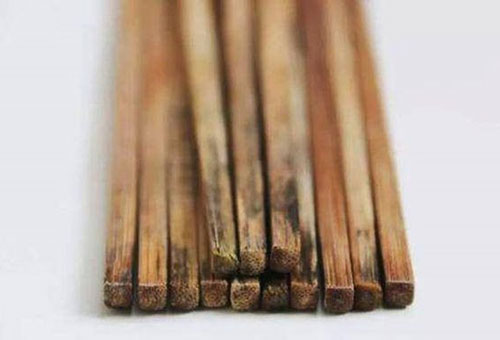 Vứt ngay đũa có đặc điểm này, kẻo ăn phải chất gây ung thư