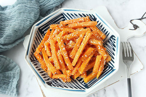 Khoai lang chiên tẩm mè - món ăn vặt đã ngon còn tốt đủ đường