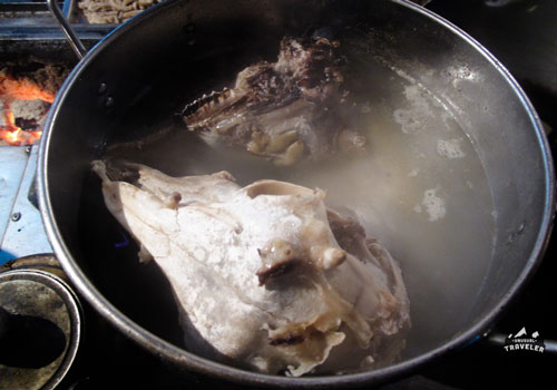 Các món ăn kinh dị từ cừu ở Trung Quốc khiến du khách “khóc thét”