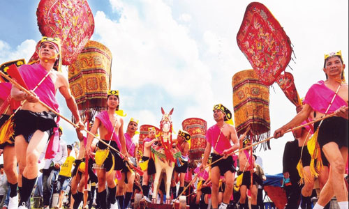 Triển lãm "Việt Nam những sắc màu văn hóa"