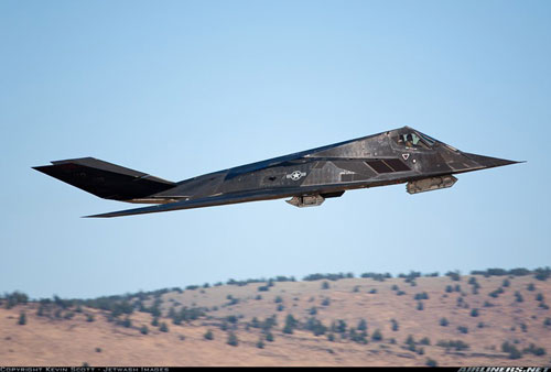 Lo F-22 bị Su-35 Nga "bắt bài" ở Syria, Mỹ phải dùng F-117A thay thế?