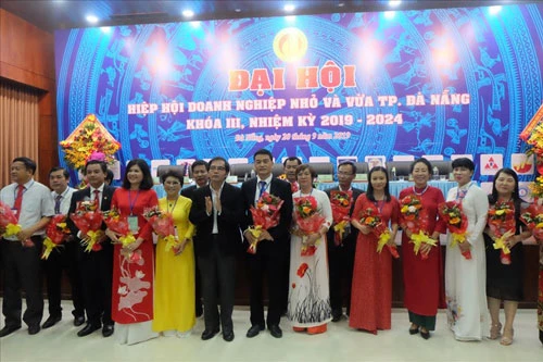 Ban chấp hành Hiệp hội DNNVV khóa III nhiệm kỳ 2019-2024 ra mắt.