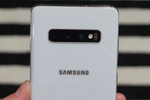 10. Samsung Galaxy S10 Plus (113 điểm).
