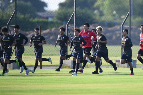 ĐT Thái Lan tích cực tập luyện ngay sau khi tới Hà Nội