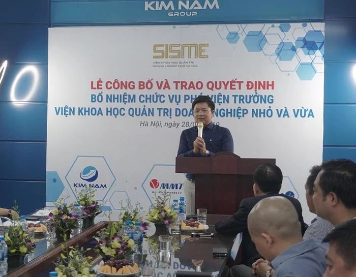  Phó Chủ tịch thường trực kiêm Tổng thư ký VINASME Tô Hoài Nam chúc mừng ông Nguyễn Kim Hùng được bổ nhiệm chức vụ mới.