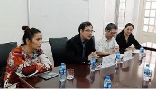 Ông Tô Hoài Nam (áo đen) - Phó Chủ tịch Thường trực kiêm Tổng thư ký VINASME chia sẻ tại cuộc trao đổi.
