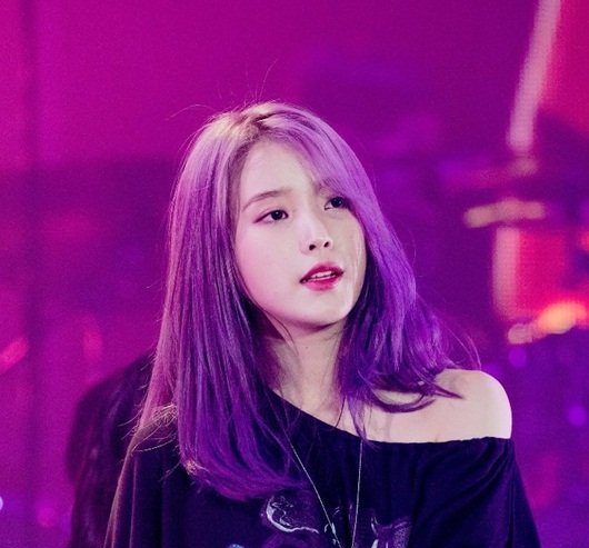 IU tóc tím ảo diệu mê hoặc lòng người trên sân khấu, không hổ danh "em gái quốc dân"