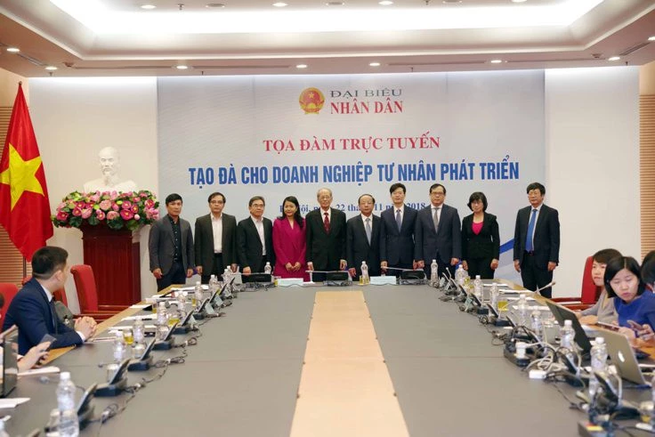 Các đại biểu tham gia tọa đàm trực tuyến “Tạo đà cho doanh nghiệp tư nhân phát triển”. (Ảnh: ANTĐ)