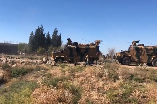 Quân cảnh Nga vừa đến "vùng đệm an toàn" đã bị người Kurd "dằn mặt"?