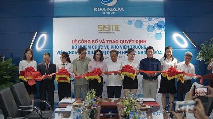 VINASME trao quyết định bổ nhiệm chức Phó viện trưởng Viện Khoa học quản trị doanh nghiệp nhỏ và vừa