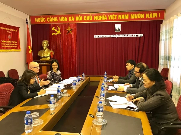 Toàn cảnh cuộc trao đổi giữa phái đoàn Canada và Lãnh đạo Hiệp hội DNNVV Việt Nam.