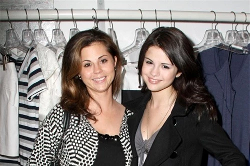 Chiêm ngưỡng nhan sắc đỉnh cao của mẹ Selena Gomez thời trẻ - Ảnh 3
