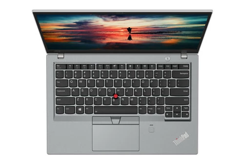 Lenovo ThinkPad X1 Carbon Gen 6 màu bạc.