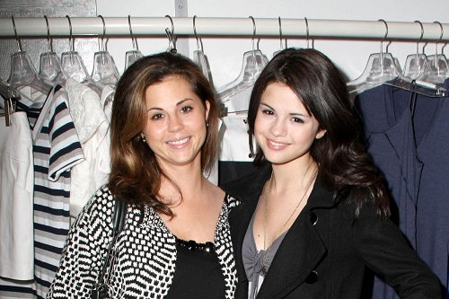 Chiêm ngưỡng nhan sắc đỉnh cao của mẹ Selena Gomez thời trẻ