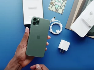 Mở hộp iPhone 11 Pro Max chuẩn bị lên kệ