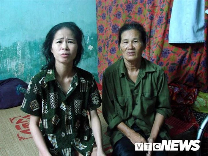 Bà Nở và một người con hiện đã bị tâm thần quá nặng, phải ở trại tâm thần Vĩnh Bảo. Bà Nở và một người con hiện đã bị tâm thần quá nặng, phải ở trại tâm thần Vĩnh Bảo.