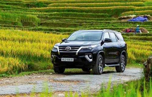 Toyota Fortuner.