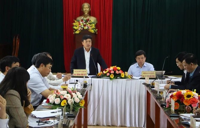 Chủ tịch tỉnh Lâm Đồng Đoàn Văn Việt cùng các cơ quan ban ngành làm việc với TP. Bảo Lộc (Ảnh: KP)