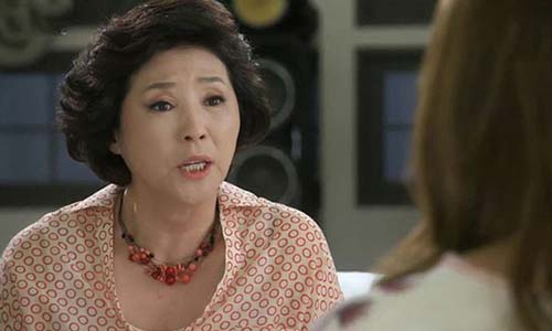 Khốn đốn vì mẹ chồng ráo riết đòi nợ, há miệng mắc quai biết làm sao