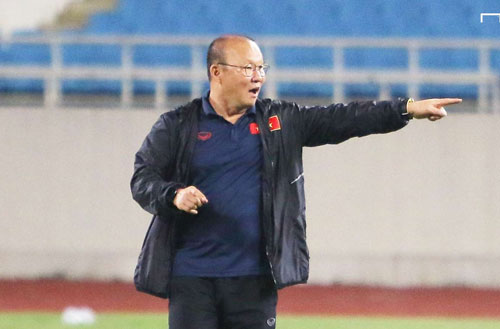 HLV Park Hang-seo 'cấm cửa' phóng viên Thái Lan ở buổi tập của ĐT Việt Nam