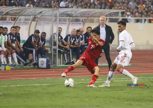 Van Bakel: 'Chanathip mới là người phải sợ Tuấn Anh'