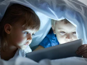 Xem màn hình quá nhiều làm trẻ nhỏ chậm phát triển
