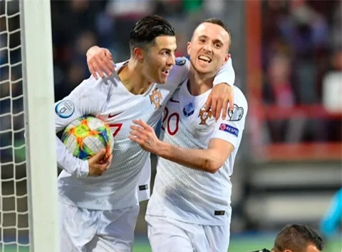 Ronaldo vừa giúp ĐT Bồ Đào Nha giành vé dự VCK EURO 2020